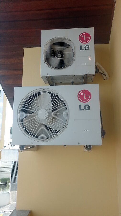 Condensadoras LG instaladas em parede limpa
